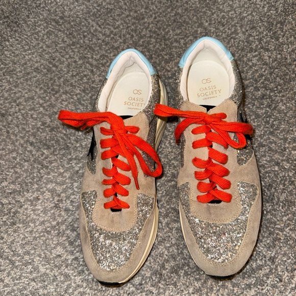 Oasis Society The Quinn Tan Silver Glitter Sneaker - Picture 5 of 12